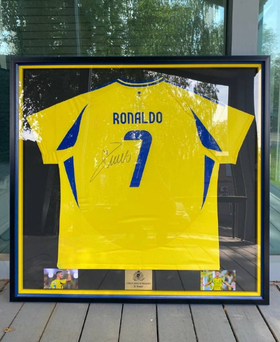 Оформление футболки с автографом Ronaldo в двойную раму с…