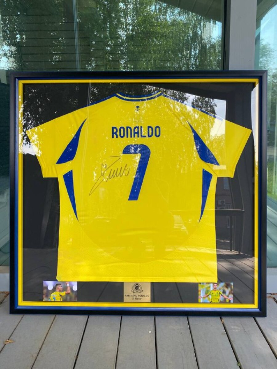 Оформление футболки с автографом Ronaldo в двойную раму с…